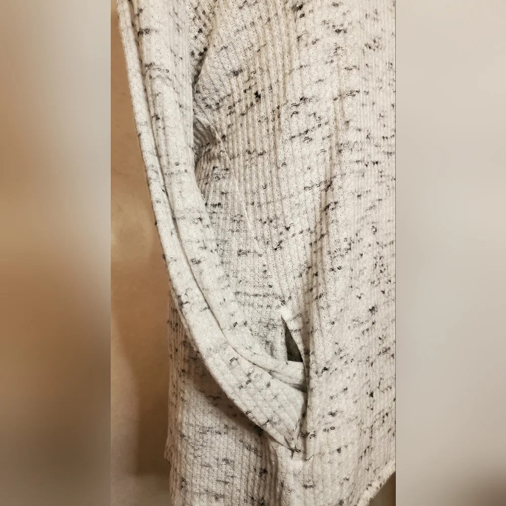 Chico's Weekends White and Black Speckled Turtleneck Sweater Size: 2 - Picture 4 of 10
